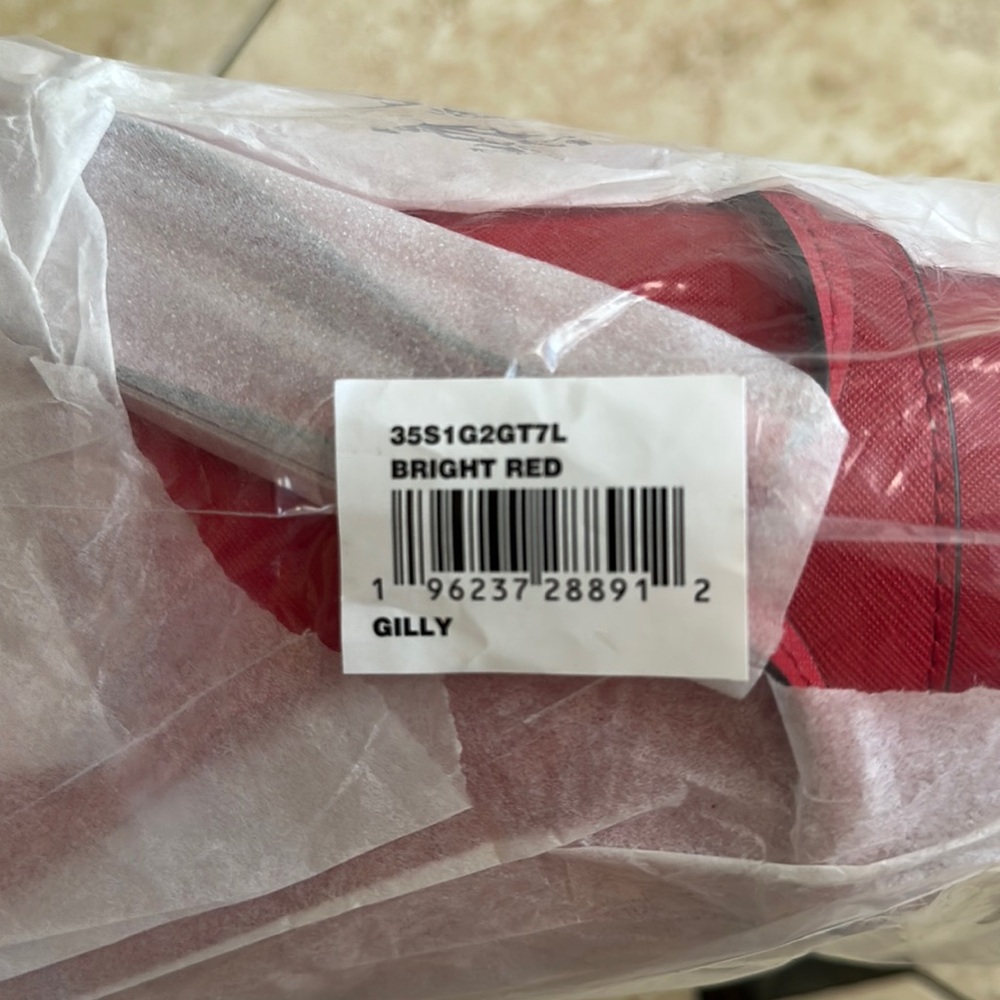 Michael Kors Gilly Large Drawstring Travel Leather Top Zip Tote
Bright Red
NWT - Picture 8 of 16